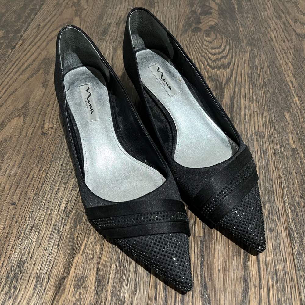 NWT - NINA Black Women’s Evening Shoes, Satin & Shimmer Beads w/Kitten Heel, 9.5